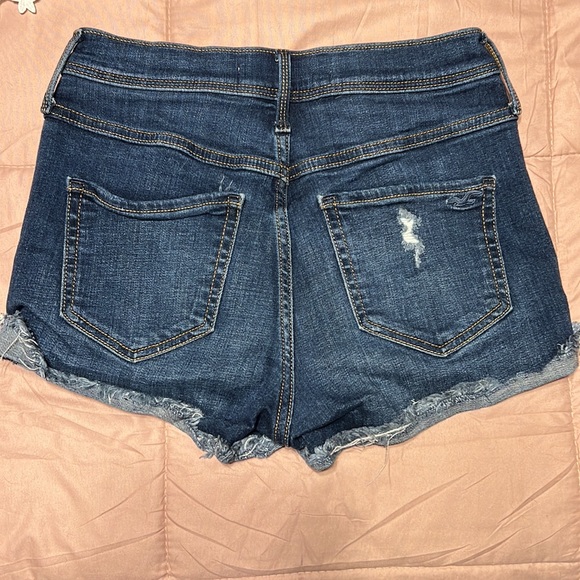 Women’s Hollister High Rise Shorts - Picture 2 of 5